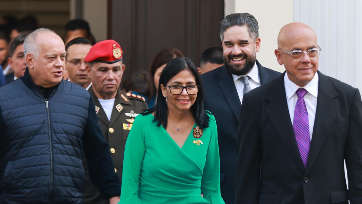 De izquierda a derecha, ministro del Interior, Justicia y Paz, Diosdado Cabello; ministro de Defensa, Vladimir Padrino López; presidenta interina, Delcy Rodríguez; diputado Nicolás Maduro Guerra y presidente de la Asamblea Nacional, Jorge Rodríguez, en Caracas, el 5 de enero de 2026