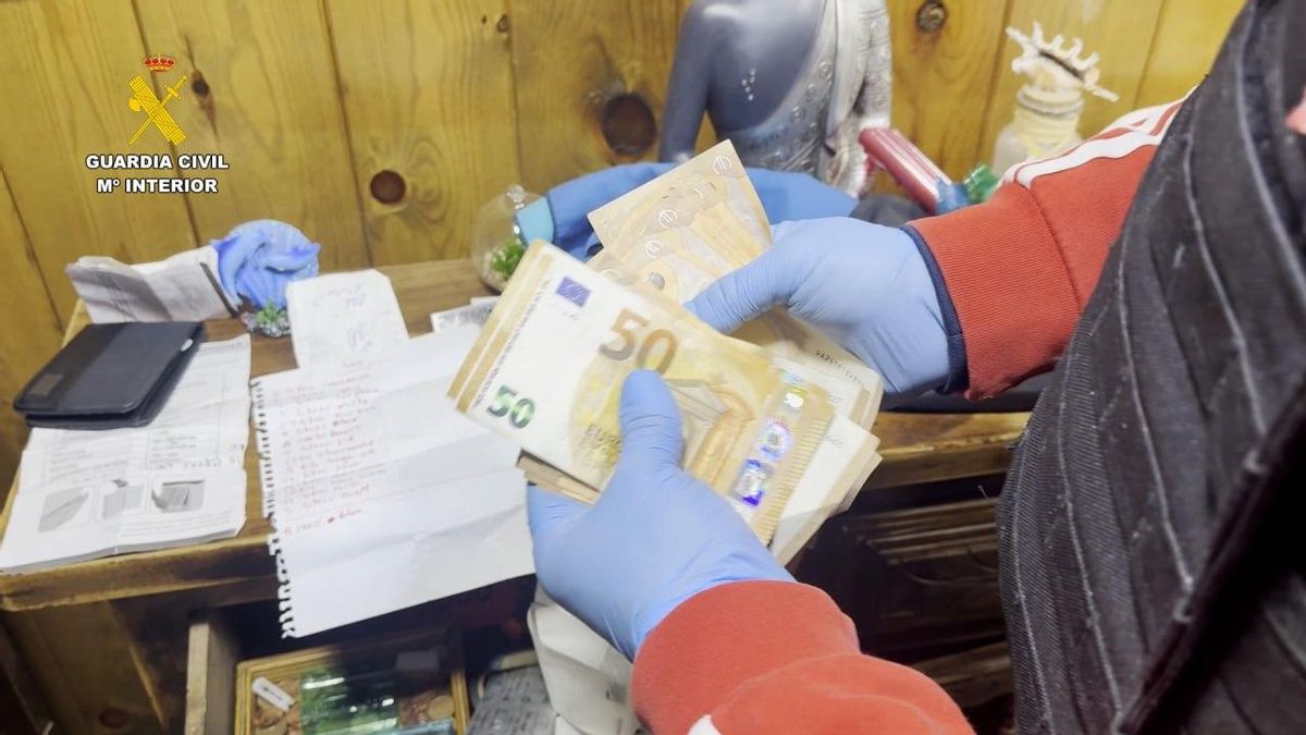 Dinero incautado en la operación contra la red criminal que se dedicaba a la explotación sexual de mujeres en Almería.