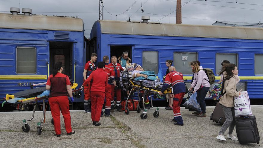 Un tren especial con heridos llega a Leópolis