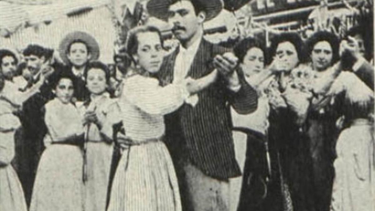 Baile en el Paseo de la Habana por las fiestas de Nuestra Señora del Carmen proporcionada por R. Pallol