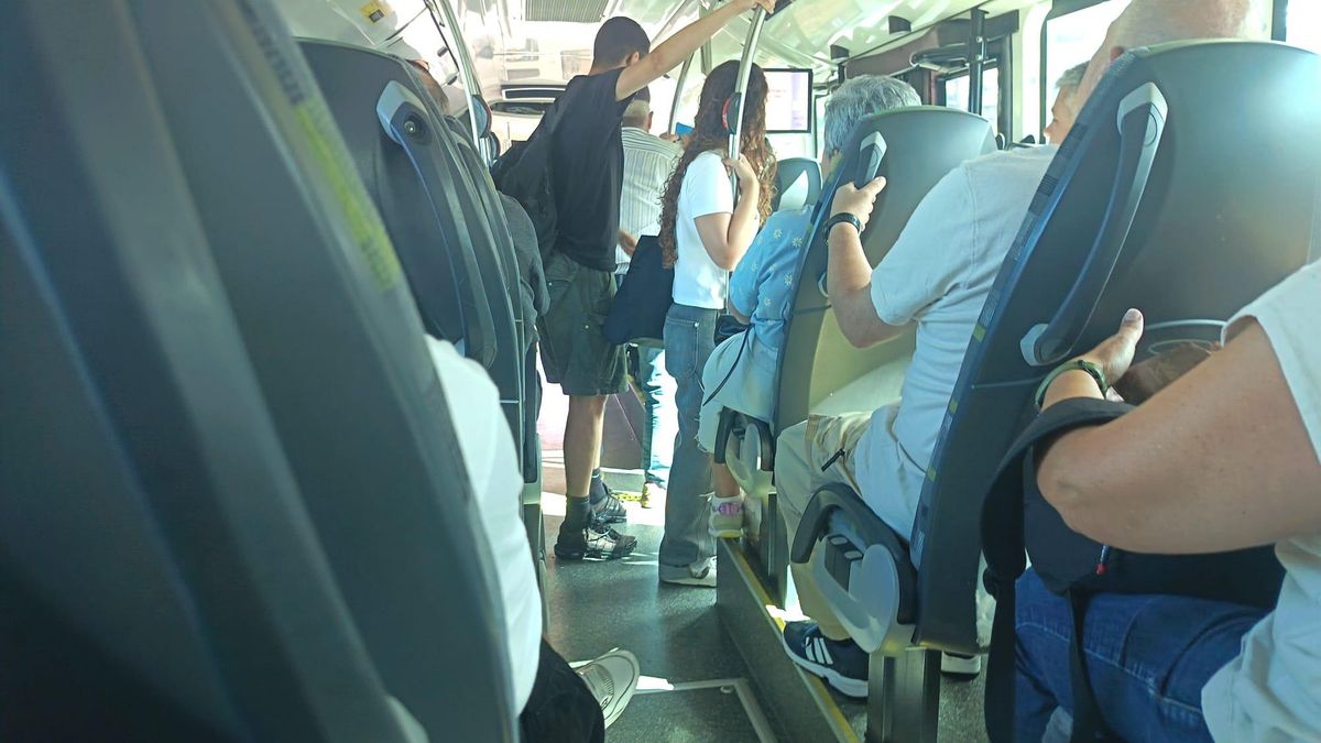 El Cabildo de Tenerife rectifica y volverá a prohibir ir de pie en las guaguas de Titsa por las autopistas