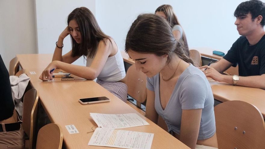 La mejor alumna de la selectividad 2026 en Madrid lo descubre en TikTok, estudia en la privada y quiere cursar Medicina