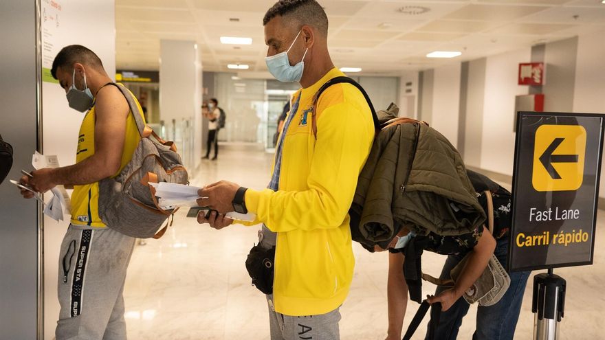Algunos de los migrantes que lograron poner rumbo a la Península desde Tenerife