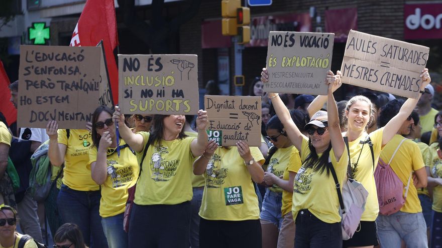 El Govern de Illa y los sindicatos docentes alcanzan un acuerdo para frenar las huelgas en Catalunya