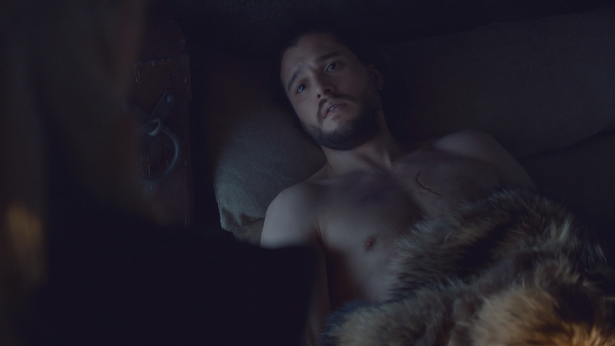 Jon, otro más que sucumbe ante el encanto de la khaleesi.