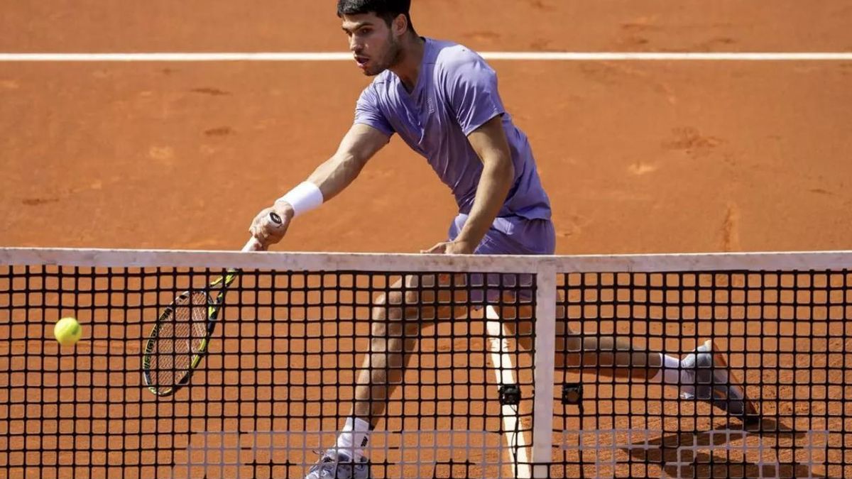 Alcaraz, a punto de volver a jugar sobre una pista española casi un año después de la última vez que lo hizo