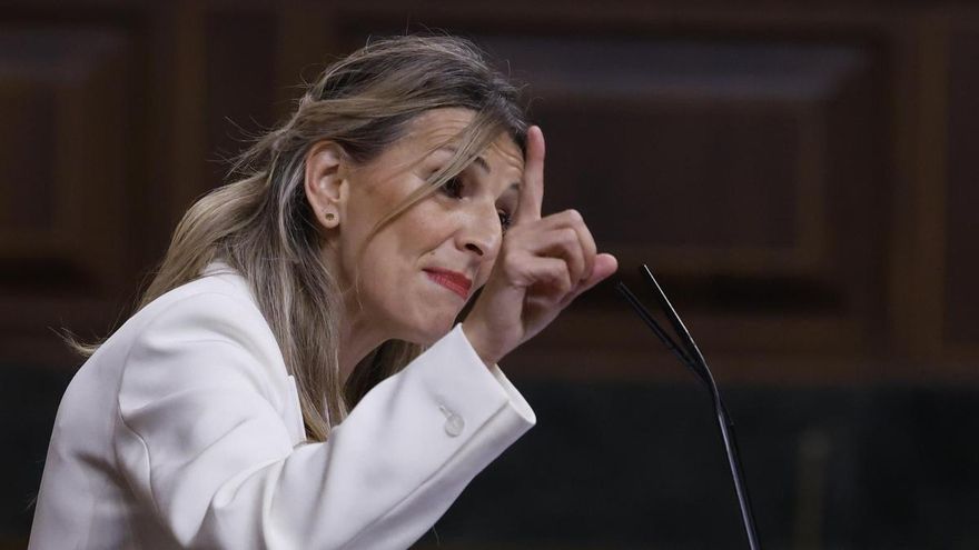 La vicepresidenta segunda y ministra de Trabajo, Yolanda Díaz, interviene durante el pleno en el Congreso de los Diputados.