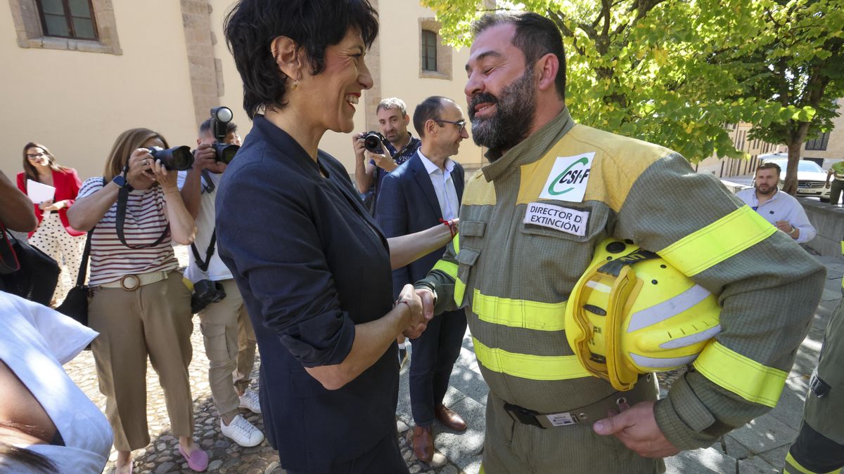 La ministra de Seguridad Social insta a Mañueco a encuadrar bien a los bomberos forestales para las jubilaciones