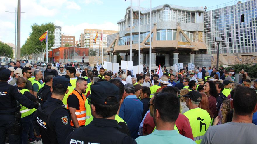 El PP esquiva aprobar la reforma de la ley del Mar Menor de Vox, que pone en duda la continuidad de la coalición en la Región