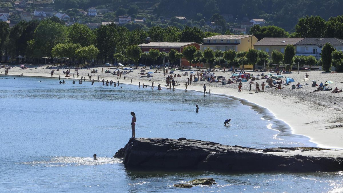 Los termómetros superaron los 27 grados de madrugada en las Rías Baixas en el arraque de la ola de calor