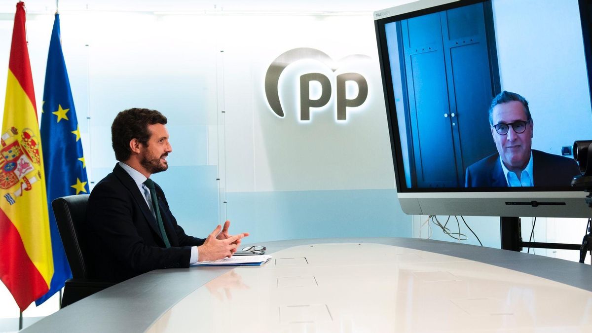 El líder del PP, Pablo Casado, se reúne con Aziz Ajanuch, presidente del partido Reagrupamiento Nacional Independiente (RNI) y ministro de Agricultura de Marruecos, y con Nizar Baraka, secretario general del Partido Istiqlal. En Madrid, a 11 de mayo 2021.