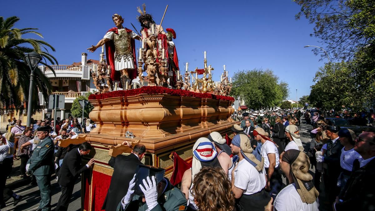 Salida procesional de la Hermandad de la Presentación, en imágenes