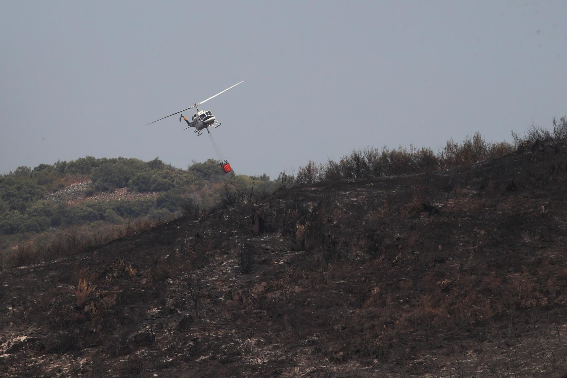 Incendio en Yeres. / Ana F. Barredo / Agencia EFE
