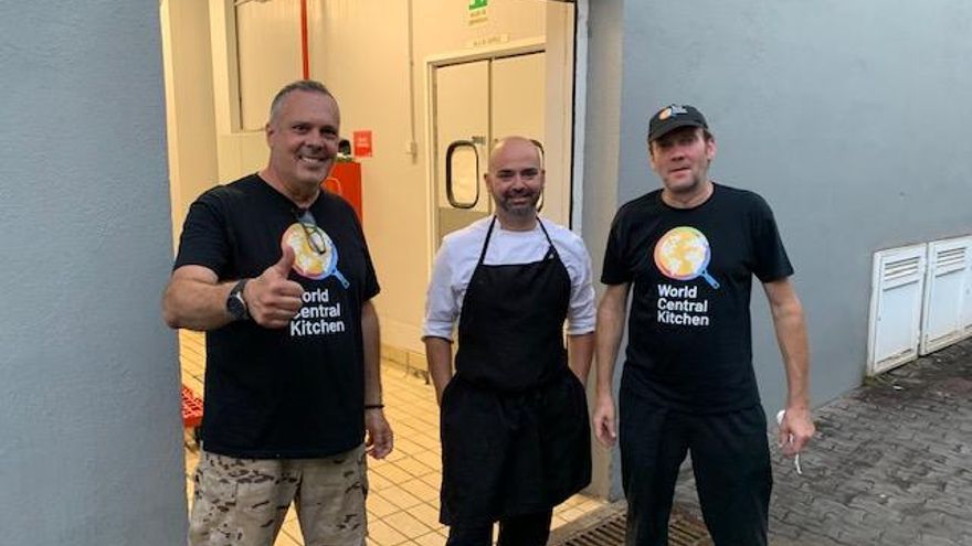 Preparando reparto nocturno de cenas