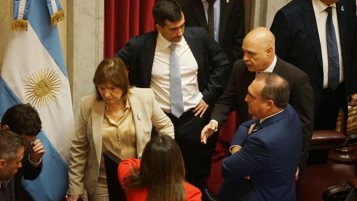 Patricia Bullrich encabezó la estrategia de blindaje, pese a sus críticas hacia Adorni.