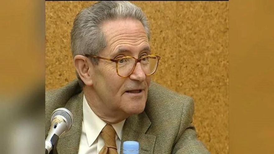 El Parlamento asturiano rinde un homenaje póstumo a Landeta con un recuerdo a su contribución a la Asturias democrática