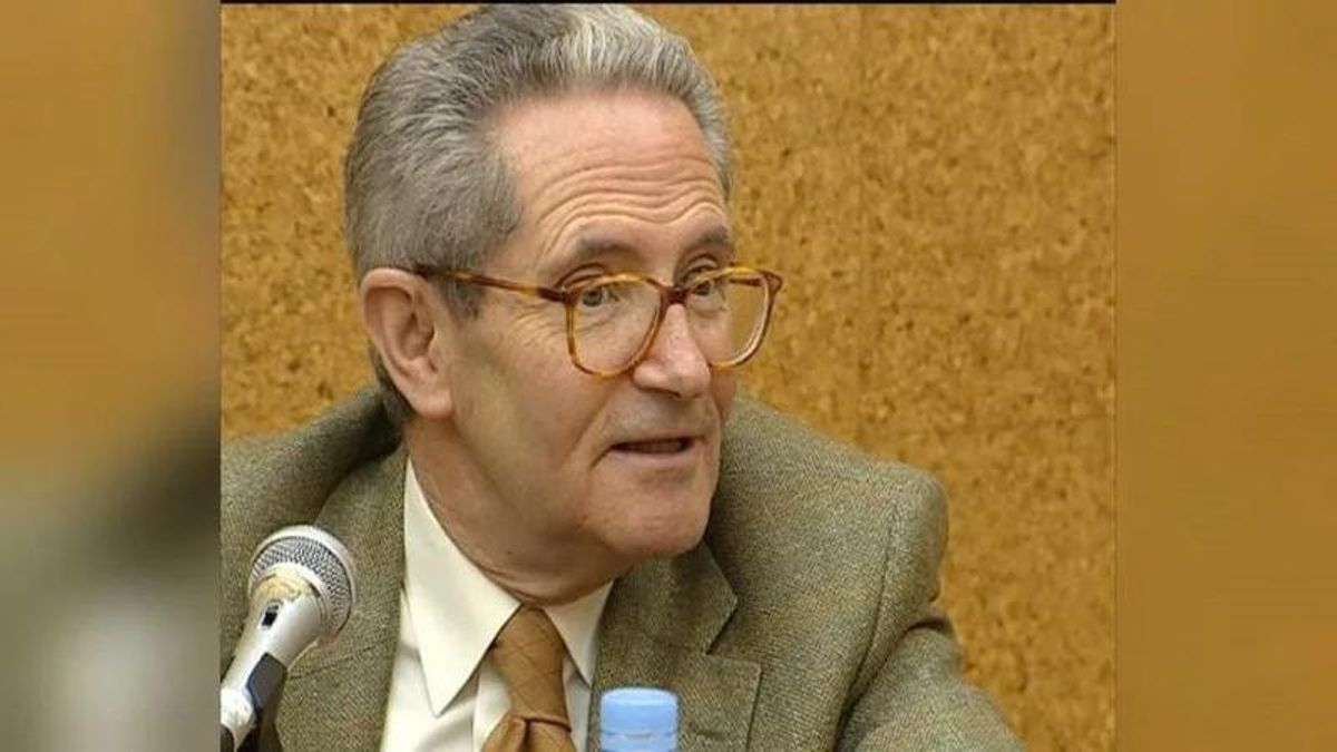 El Parlamento asturiano rinde un homenaje póstumo a Landeta con un recuerdo a su contribución a la Asturias democrática