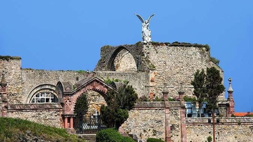 Cultura dará pasos para declarar Bien de Interés Cultural todo el cementerio de Comillas