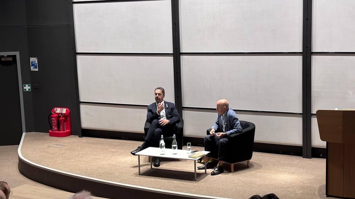 El economista Daron Acemoglu durante un coloquio en el Instituto de Matemáticas de la Universidad de Oxford, este miércoles.