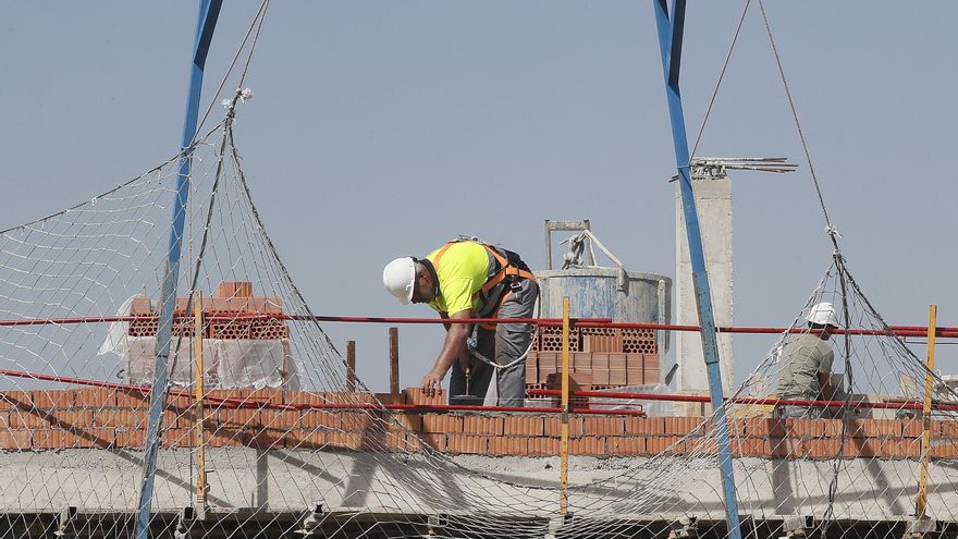 Más accidentes por el calor pese a la prohibición de trabajar con altas temperaturas: "No sirve que haya buenas normas si no se cumplen"
