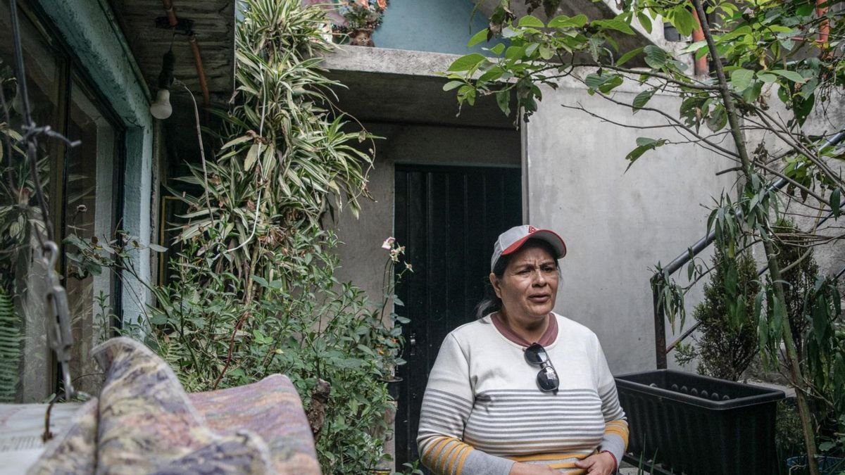 Norma Piñón, residente de Santa Úrsula Coapa, un barrio situado justo al lado del estadio, dice que los grifos de la casa de su familia solo reciben agua dos o tres veces por semana (Imagen: Axel Hernández)