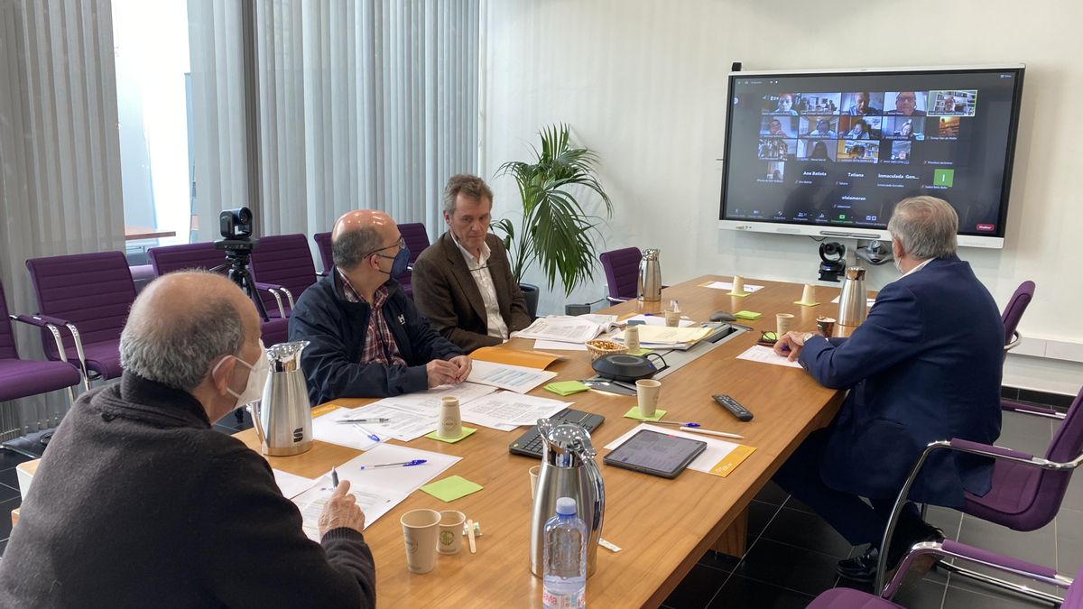 Ángel Tristán, presidente del Consejo Social;  Roberto Moreno y Arturo Melián, gerente y vicegerente de asuntos económicos de la ULPGC; y el rector Lluís Serra