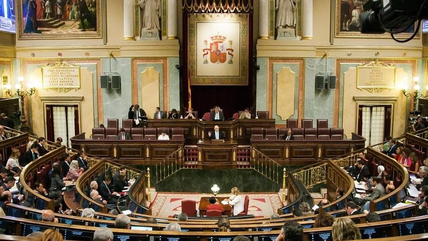 El PP tiene cuatro puestos fijos en la Mesa del Congreso y baraja dar entrada a Ciudadanos si le apoya para presidirlo