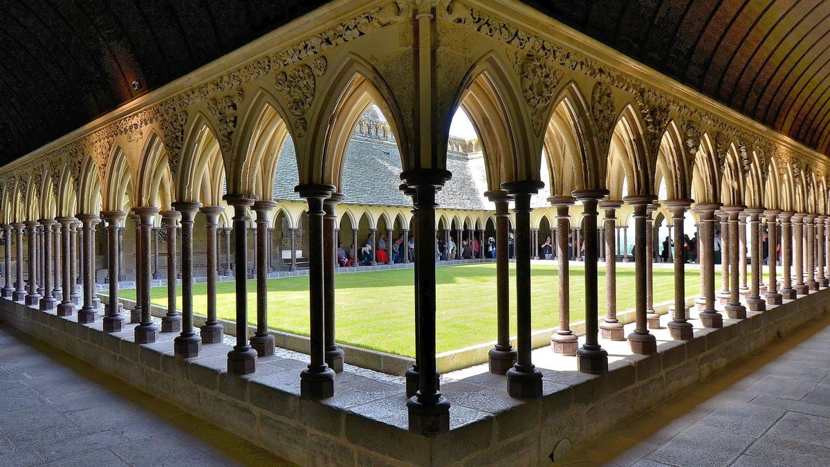 Claustros góticos en la Abadía de Saint Michel.