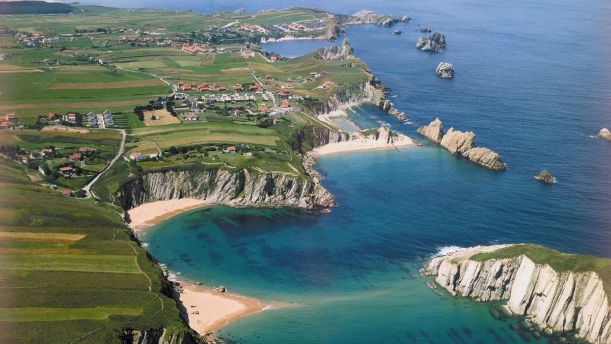 El Gobierno de Cantabria relajará la normativa para permitir construcciones turísticas en zonas costeras protegidas