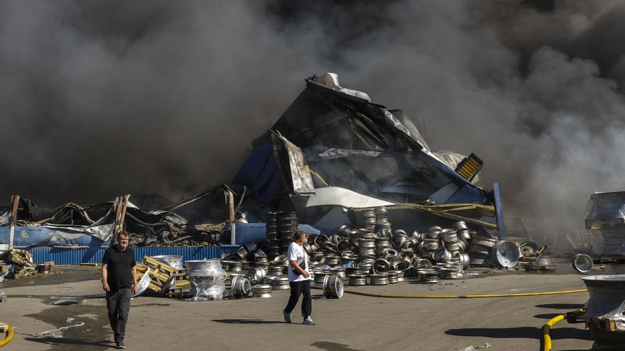Al menos 37 muertos y 42 heridos tras un ataque de Rusia contra un almacén cerca de Kiev