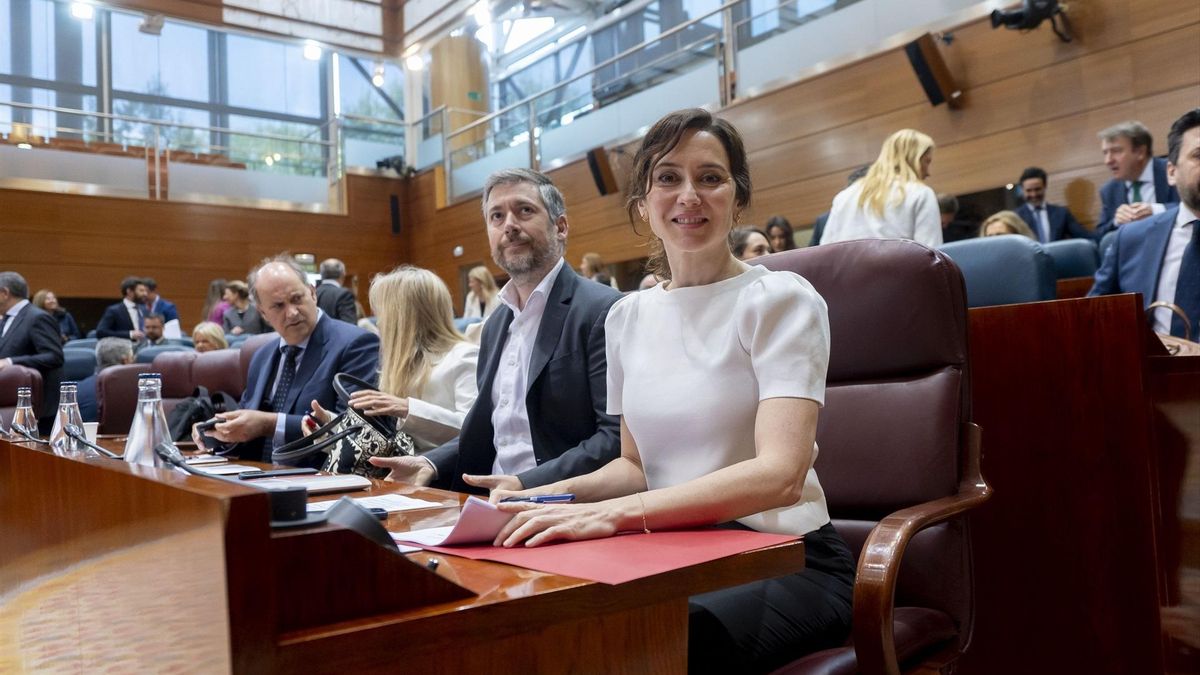 Ayuso usa a Ábalos para responder a las críticas del PSOE por el nuevo contrato con Quirón: "Trabajan ustedes menos que miss Asturias"
