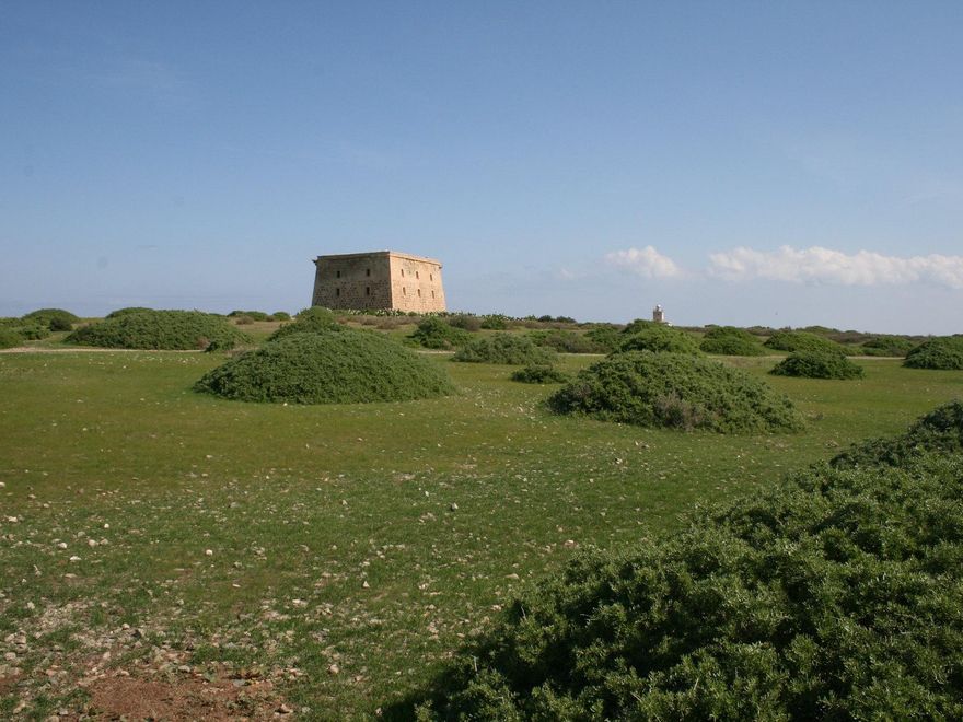 La Torre de San Josep protege el centro de la isla de Tabarca.