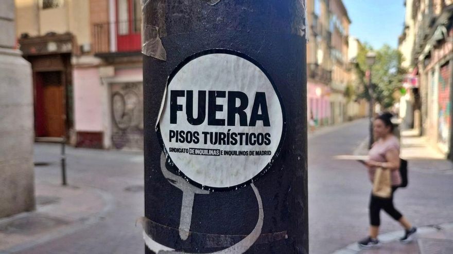 El Gobierno de Ayuso prohíbe los pisos turísticos en viviendas protegidas, duplica los inspectores y aumenta multas