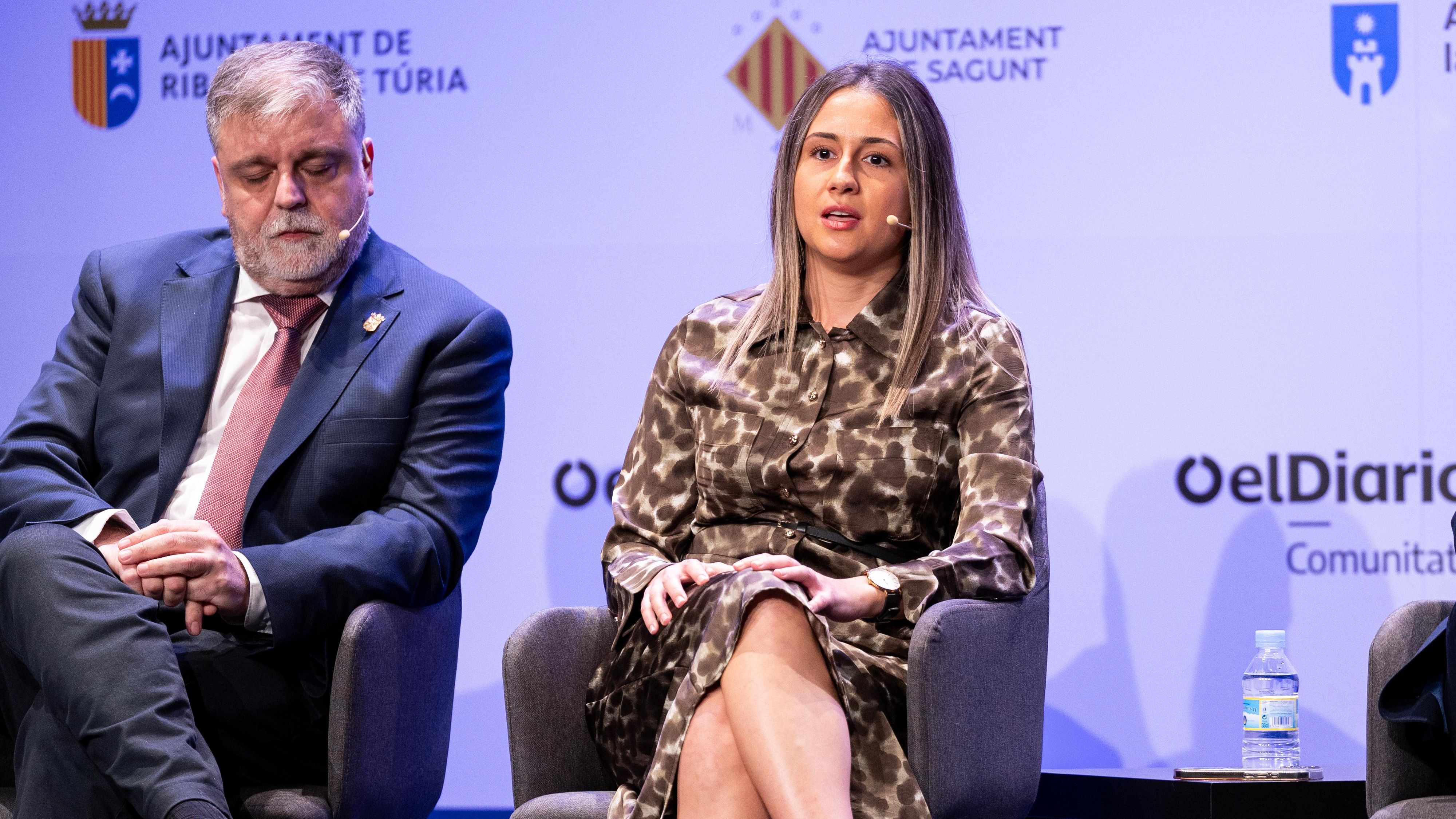 El alcalde de Villena, Fulgencio Cerdán, junto a la alcaldesa de la Vall d'Uixò, Tania Baños.