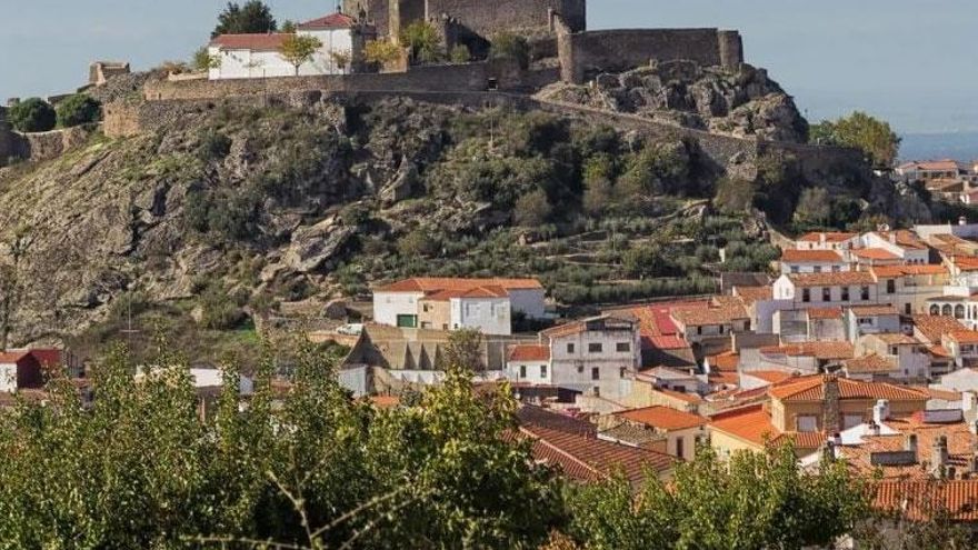 Descuentos en la luz para vencer el rechazo social a un megaproyecto renovable en la Sierra de Montánchez
