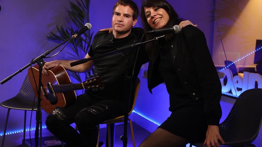 Dorian reivindica "más chicas en los escenarios" durante su encuentro con socias y socios en la redacción de elDiario.es