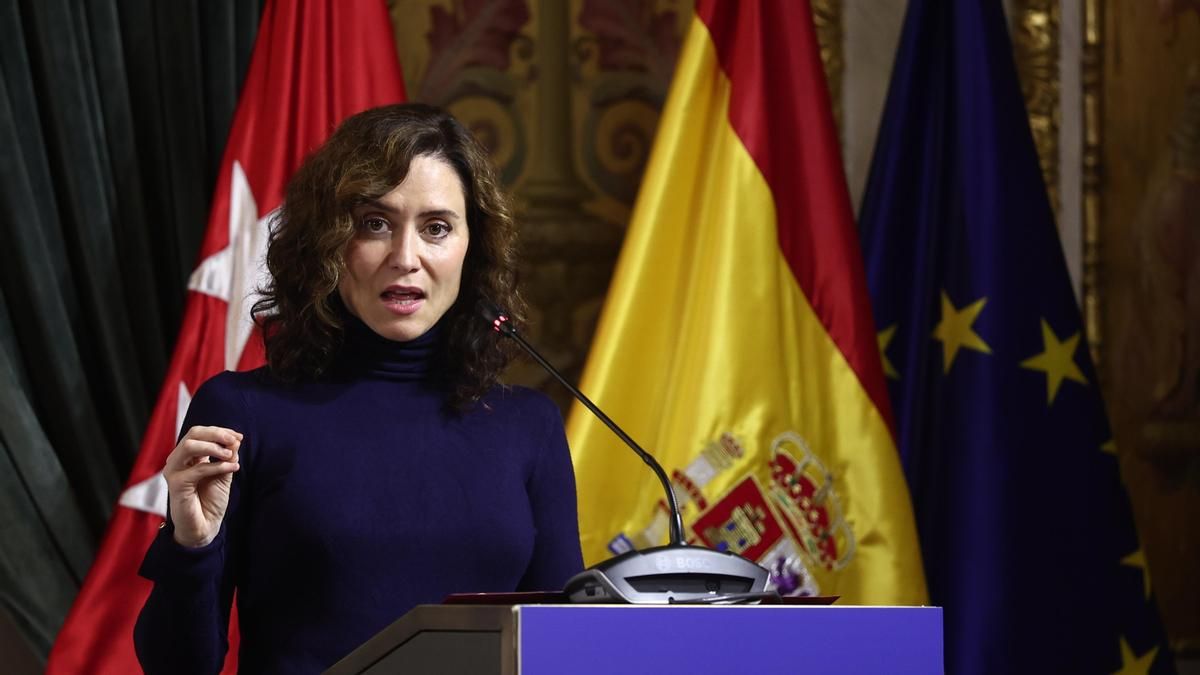 Ayuso llama a los docentes en huelga "gente violenta" y acusa a Sánchez de "acoso" por las protestas