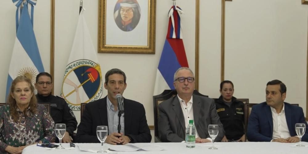 De izquierda a derecha: la presidenta del Superior Tribunal de Justicia, Rossana Venchiarutti Sartori; el ministro de Gobierno, Marcelo Pérez; el gobernador Hugo Passalacqua, y el entonces presidente de la Legislatura provincial, Oscar Herrera Ahuad.