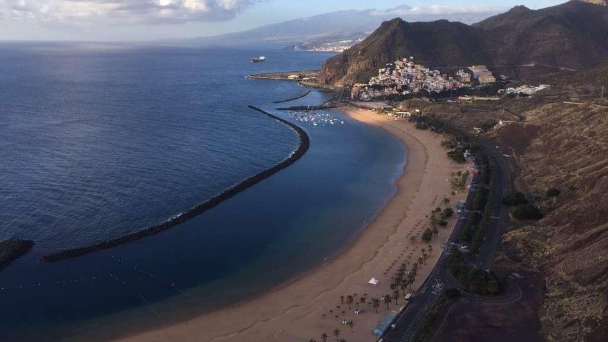 Santa Cruz de Tenerife prohíbe acceder a las playas en horario nocturno
