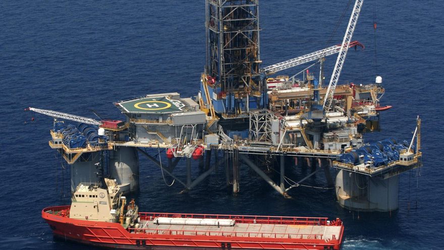 La gasolina cierra 2025 un 4 % más barata, en un escenario de tensiones geoestratégicas