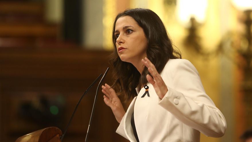 La presidenta de Ciudadanos, Inés Arrimadas, en la tribuna del hemiciclo del Congreso de los Diputados.