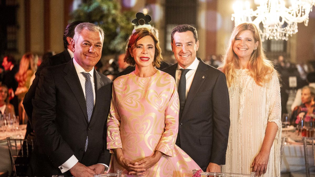 El alcalde y el presidente de la Junta, en la cena de gala de Escaparate.