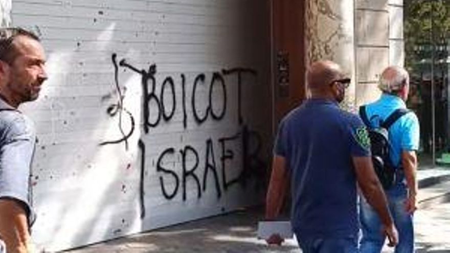 Una pintada en el McDonalds de Gràcia