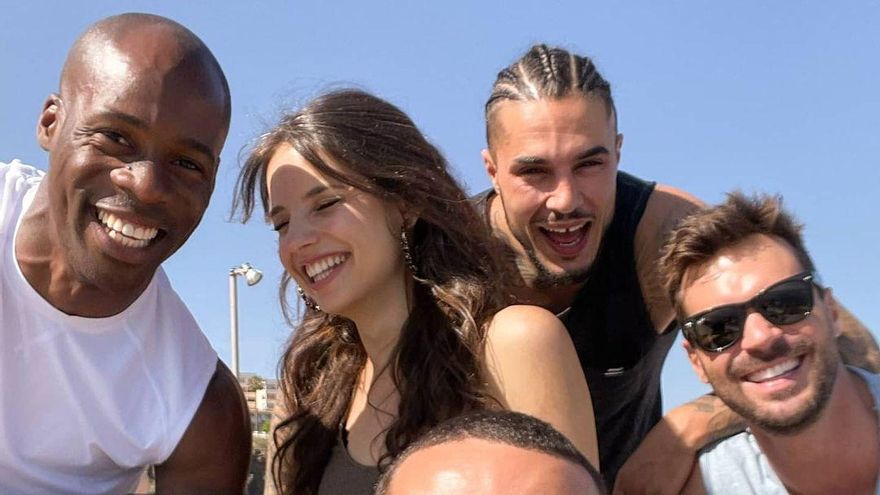 El elenco de 'Toy Boy' comparte fotos para anunciar el final del rodaje de su temporada 2