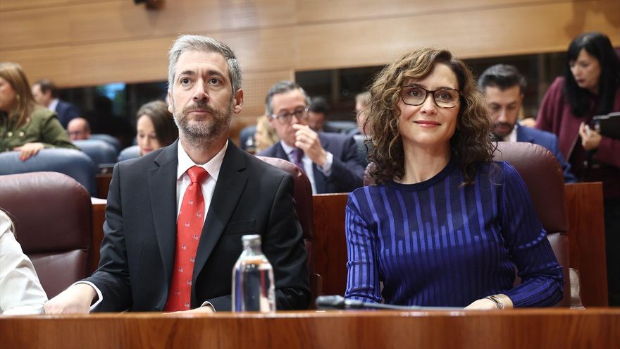La presidenta de la Comunidad de Madrid, Isabel Díaz Ayuso, y el consejero de Presidencia, Justicia y Administración Local de la Comunidad de Madrid, Miguel Ángel García Martín, durante un pleno en la Asamblea de Madrid, a 22 de octubre de 2026, en Madrid (España). Eduardo Parra / Europa Press