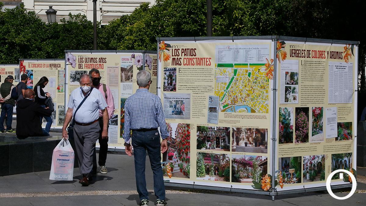 Inauguración de la exposición '100 Años de Patios' en la Plaza de las Tendillas.