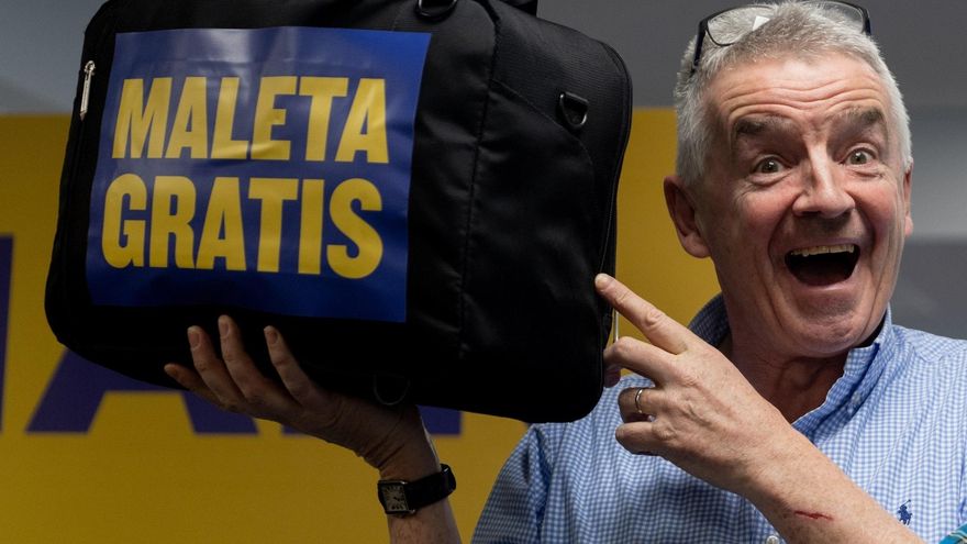 Ryanair va al choque: vuelve a recortar sus vuelos a aeropuertos pequeños y eleva las primas a la plantilla por señalar maletas