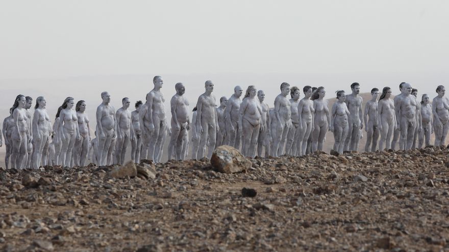 Spencer Tunick recluta a casi 2.000 voluntarios para posar desnudos en un olivar de Granada el próximo sábado
