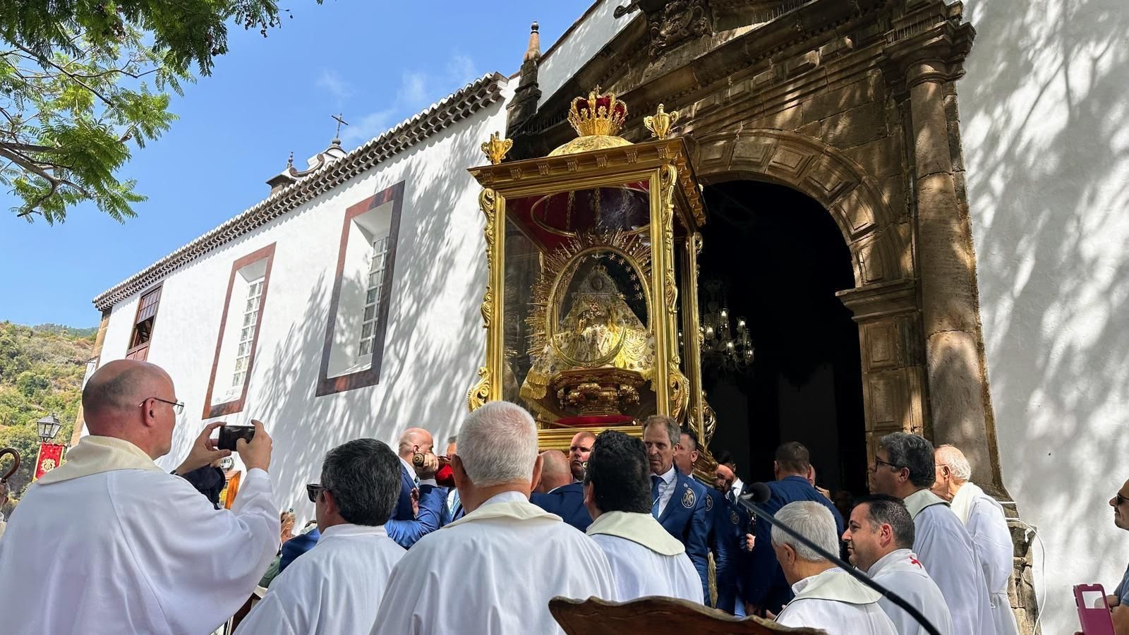 Una multitud acompaña a la Virgen en su regreso al Santuario y despide las Fiestas Lustrales.