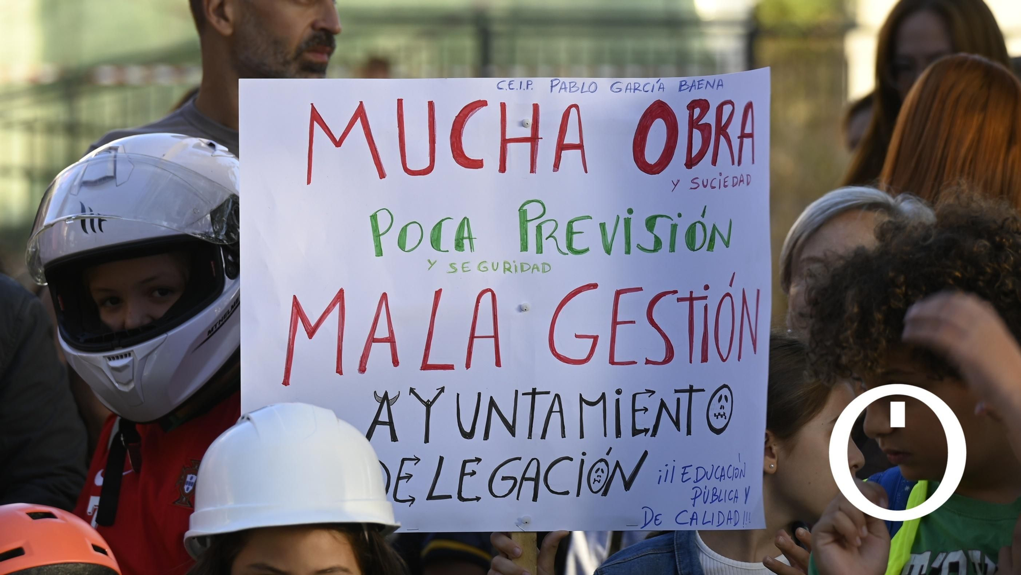 Concentración en el colegio Pablo García Baena